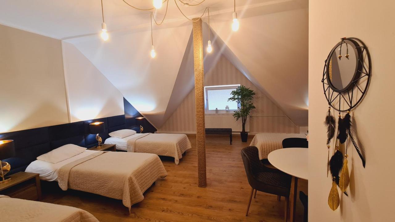 Hotel Kurpia Arte Nowogród Exteriör bild