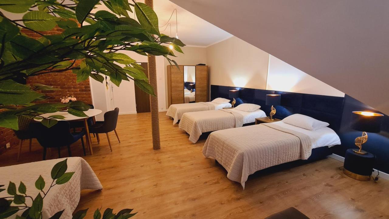 Hotel Kurpia Arte Nowogród Exteriör bild