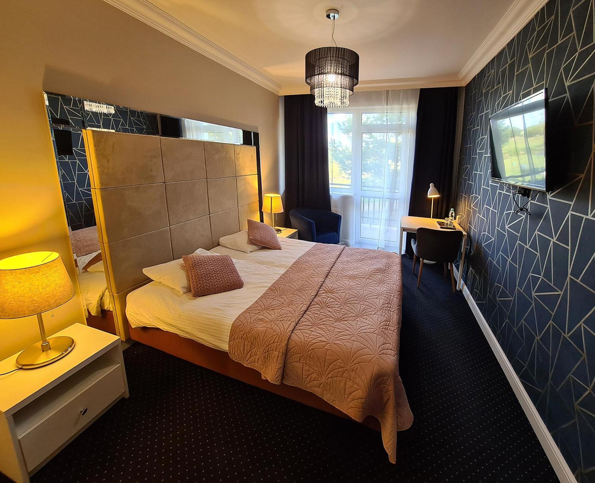 Hotel Kurpia Arte Nowogród Exteriör bild