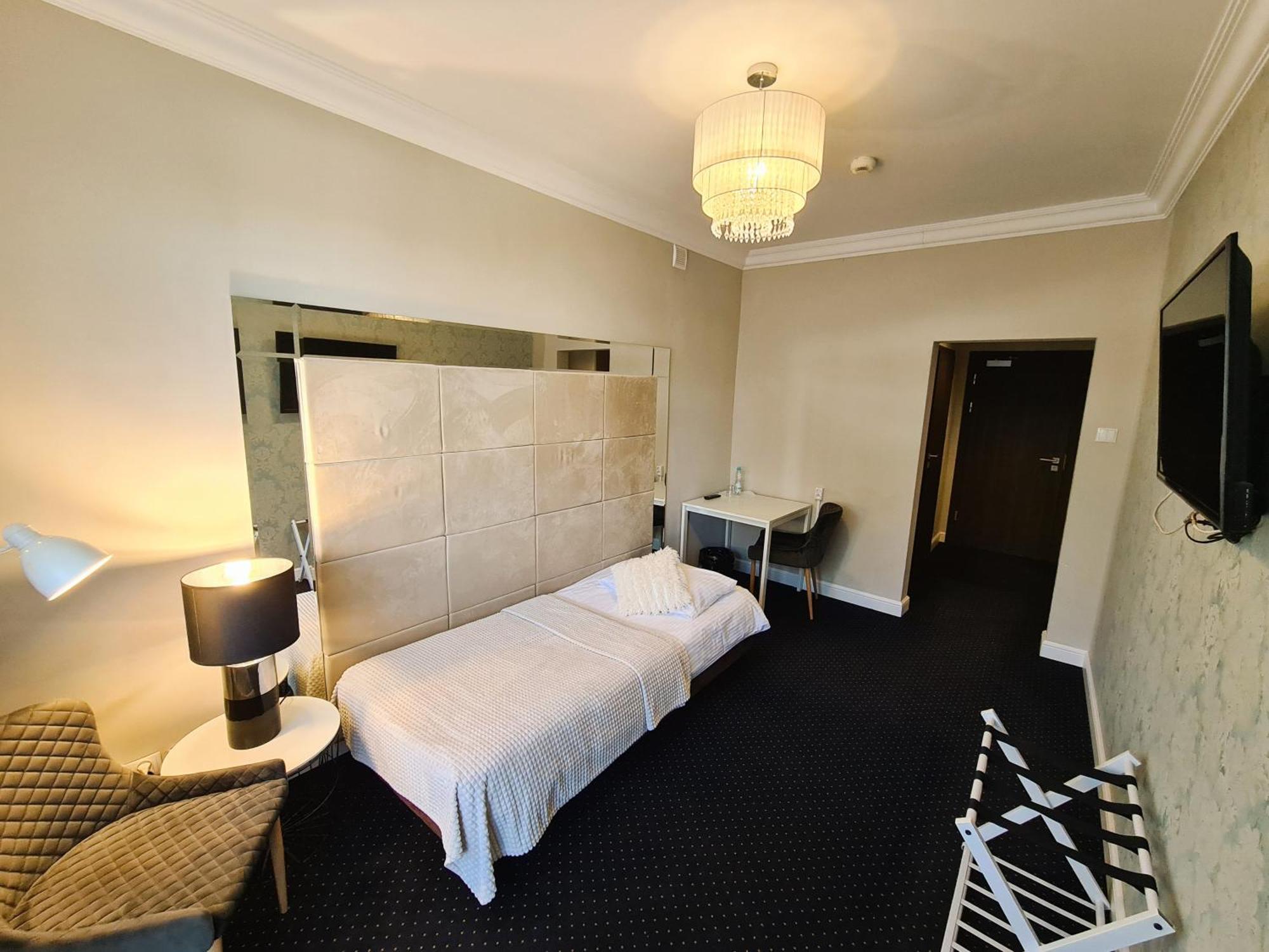 Hotel Kurpia Arte Nowogród Exteriör bild