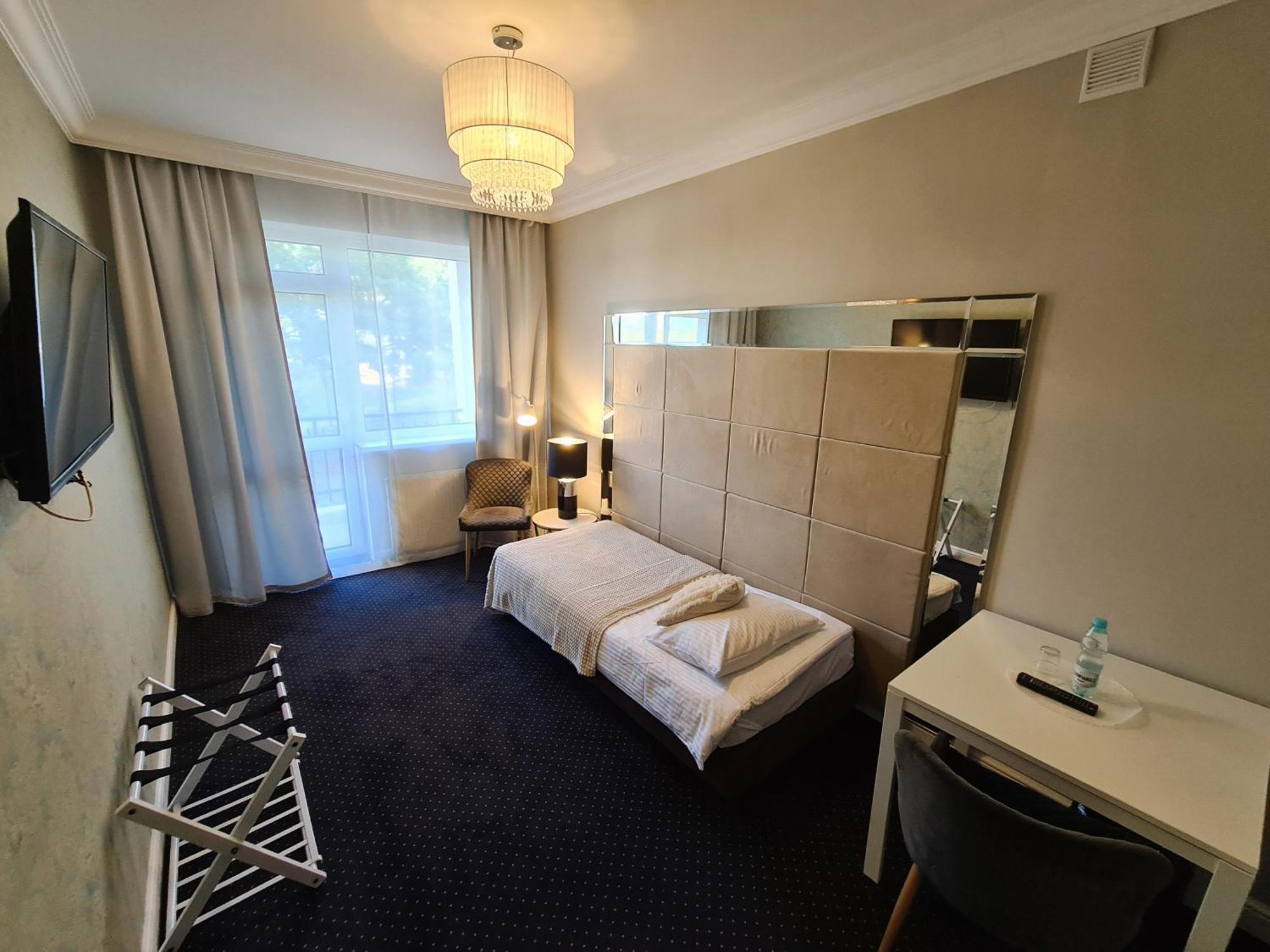 Hotel Kurpia Arte Nowogród Exteriör bild
