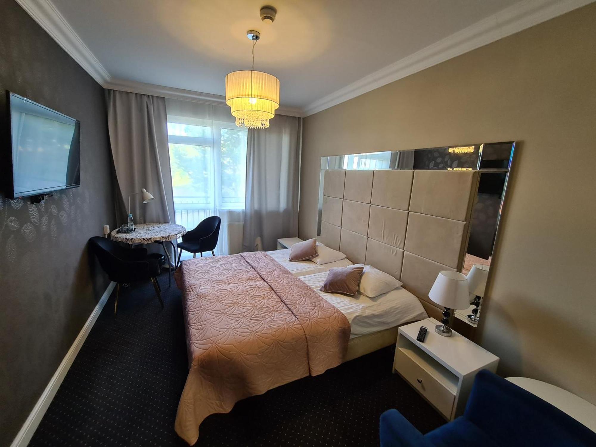 Hotel Kurpia Arte Nowogród Exteriör bild