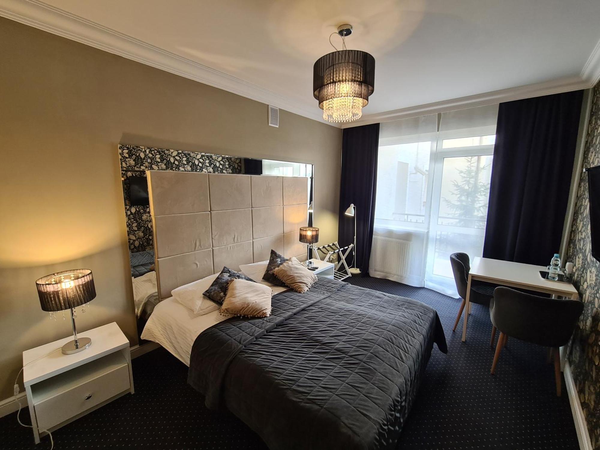 Hotel Kurpia Arte Nowogród Exteriör bild
