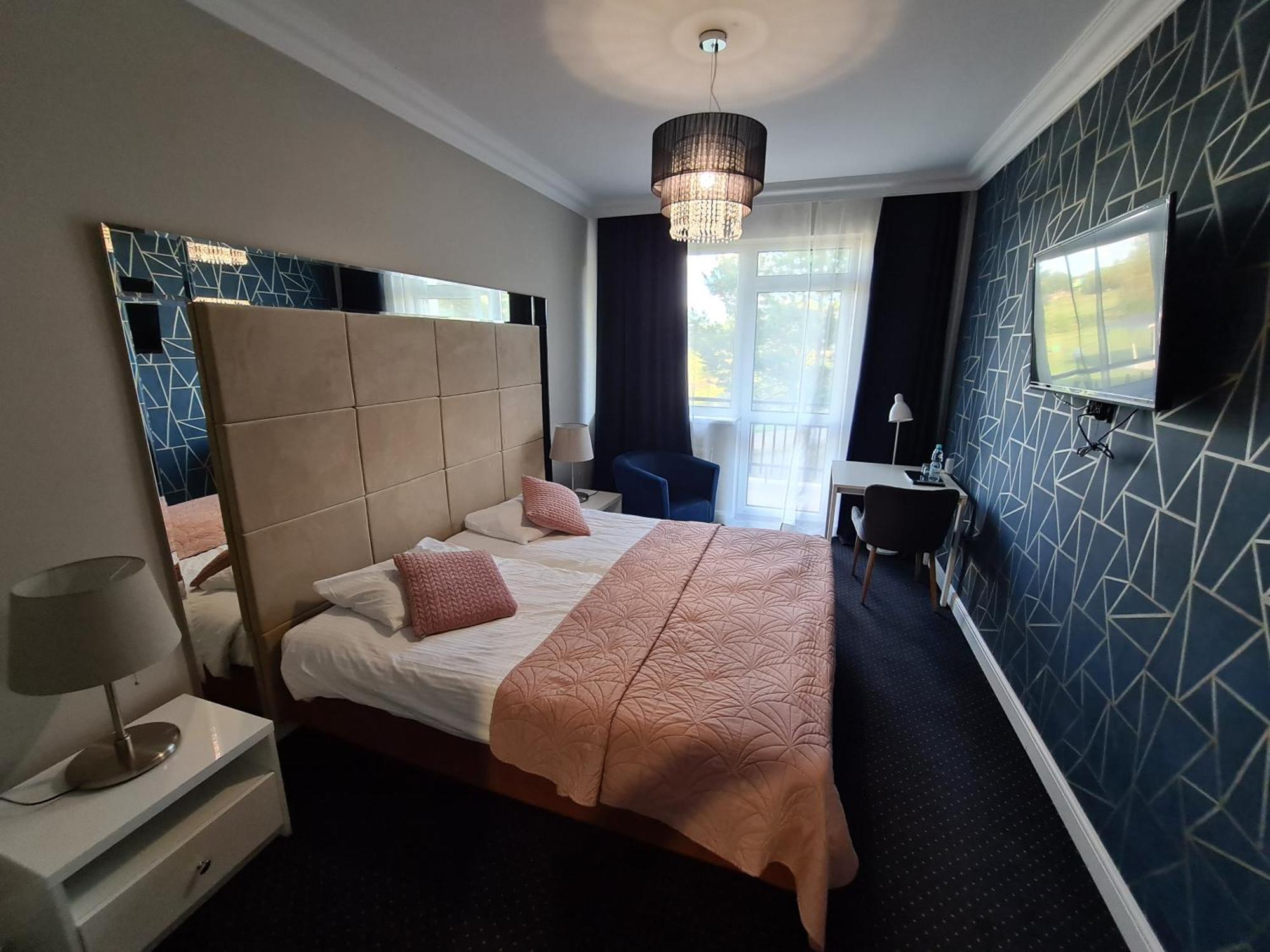 Hotel Kurpia Arte Nowogród Exteriör bild