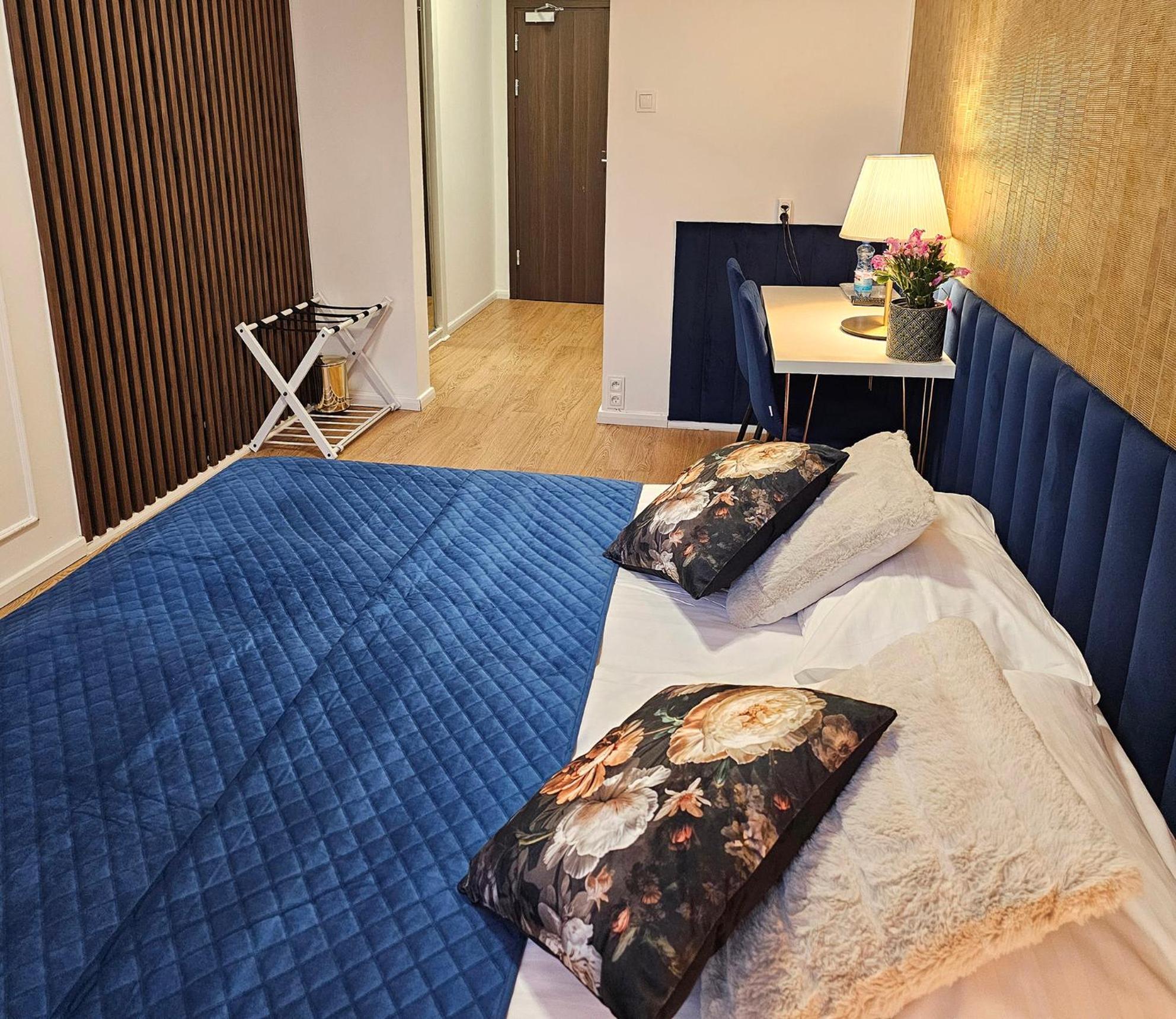 Hotel Kurpia Arte Nowogród Exteriör bild