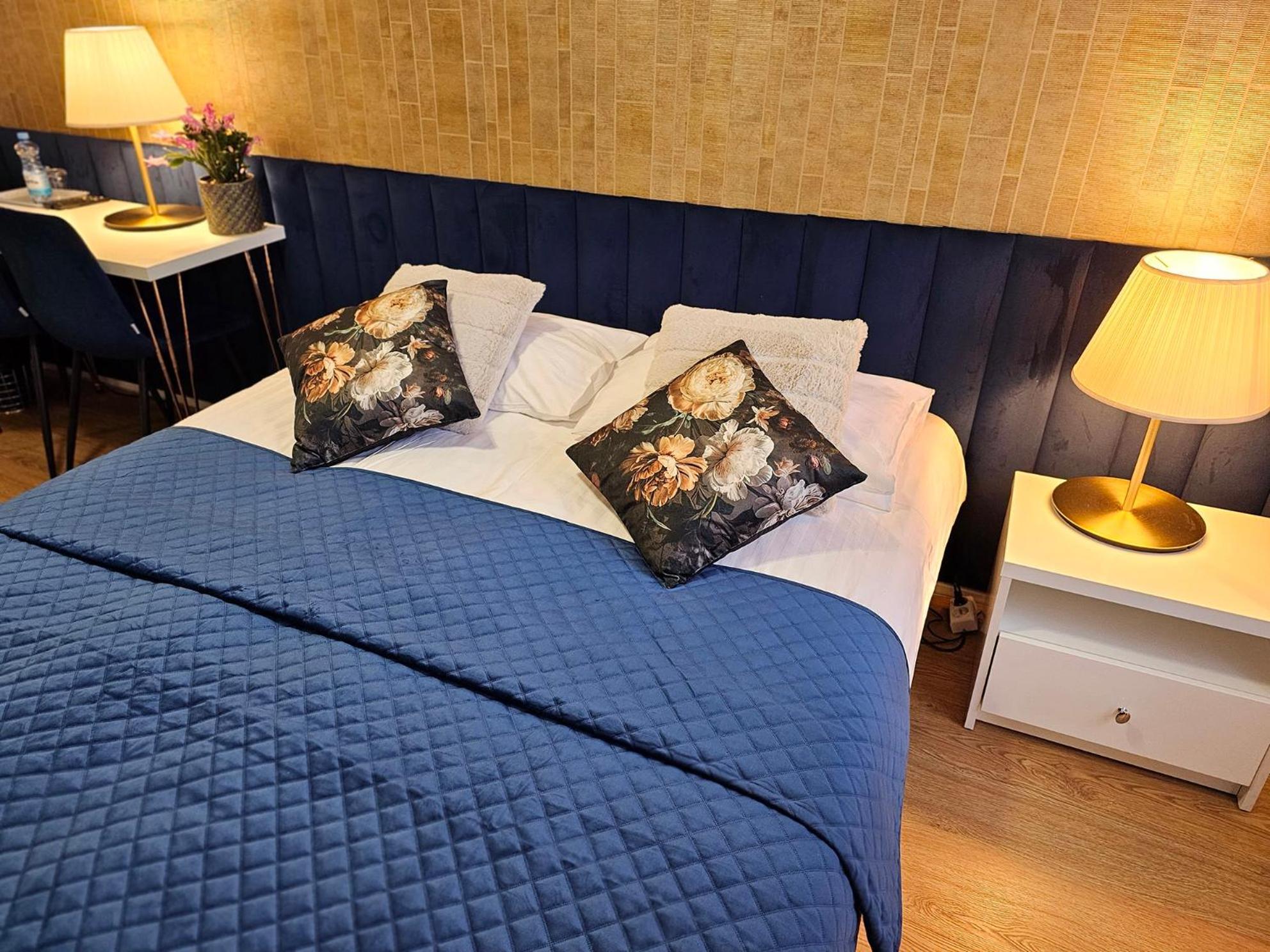 Hotel Kurpia Arte Nowogród Exteriör bild